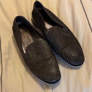 Johnston & Murphy Textured Gray Slip-On Loafers